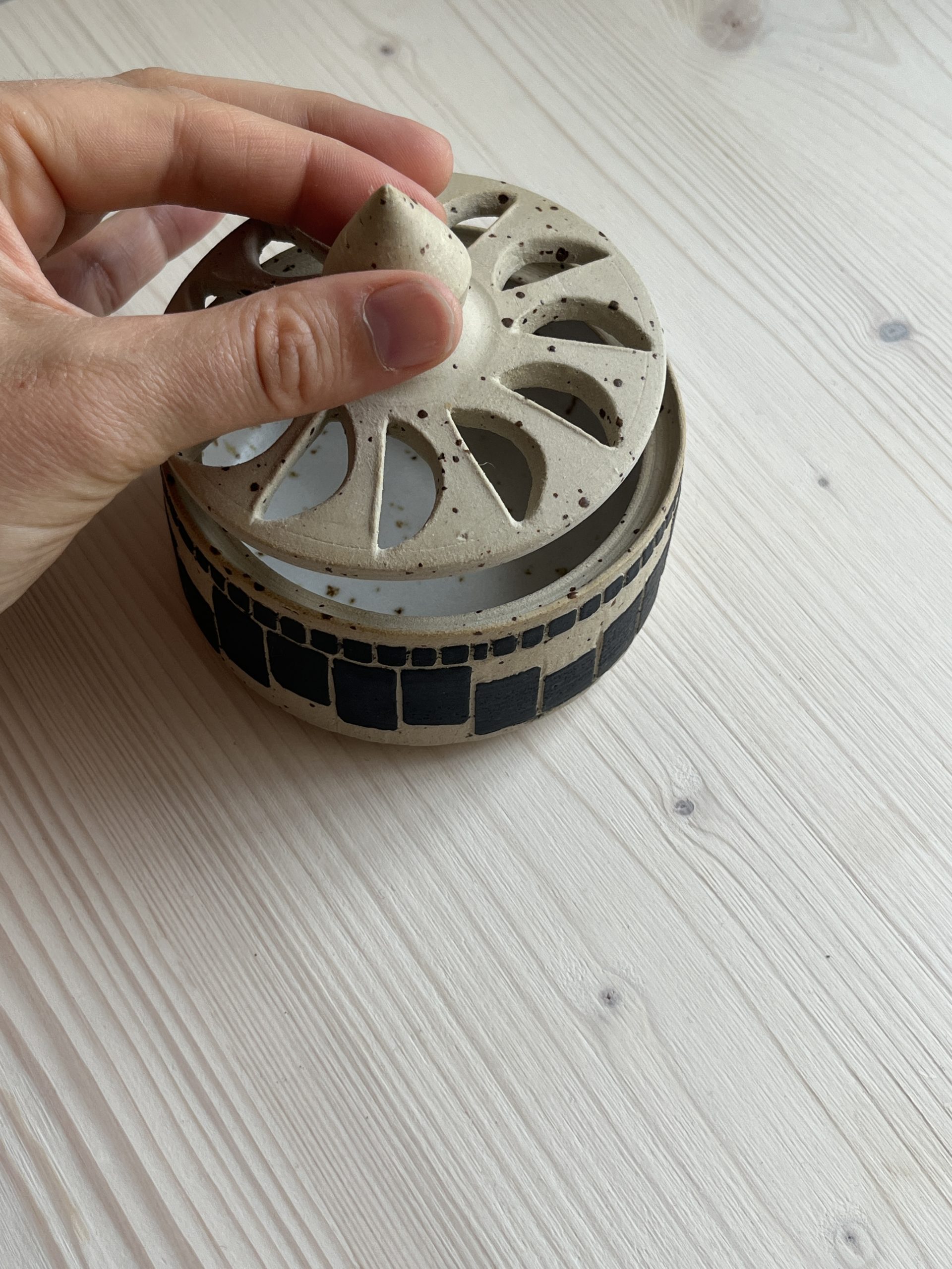 boite_encens_rare_whiteceramic-scaled